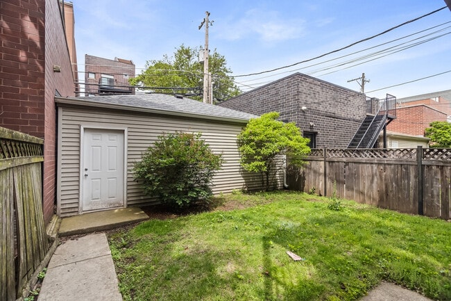 Building Photo - 3928 N Greenview Ave