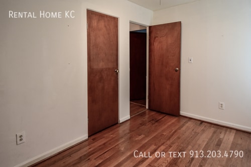 Building Photo - 9010 W 101st St