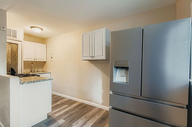 Building Photo - 1129 Valley Manor Ct