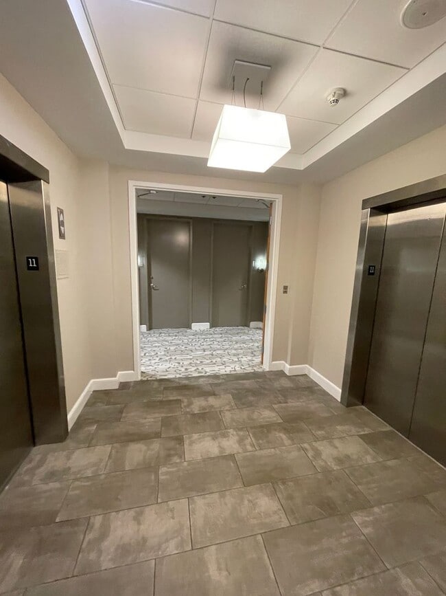 Building Photo - Modern High-Rise Condo in Downtown Orlando...