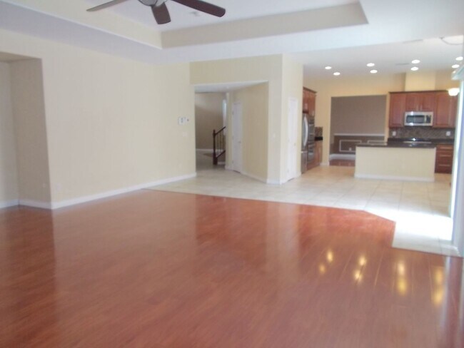 Building Photo - Beautiful 4BR Home with Pool, Loft, and 3-...
