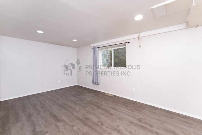 Building Photo - 28 21st Pl