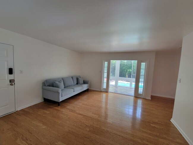 Building Photo - 1445 Monroe Dr NE