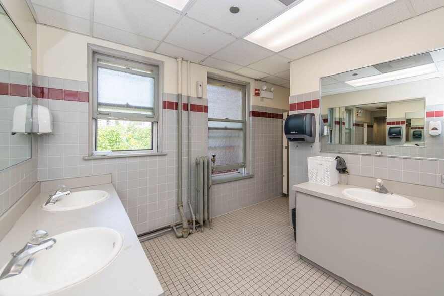 Interior Photo - 5445 Ingleside By 3L Living