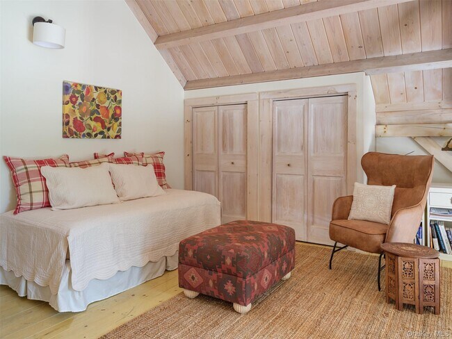 Building Photo - 121 Queechy Lake Dr