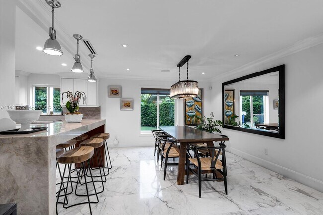 Building Photo - 1030 Manati Ave