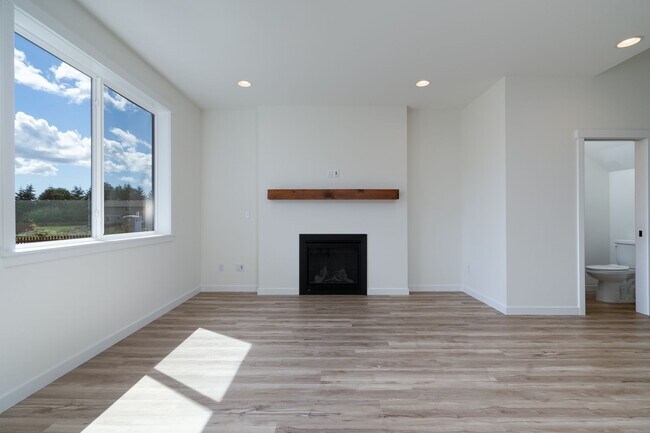 Building Photo - 649 Bucko Ave