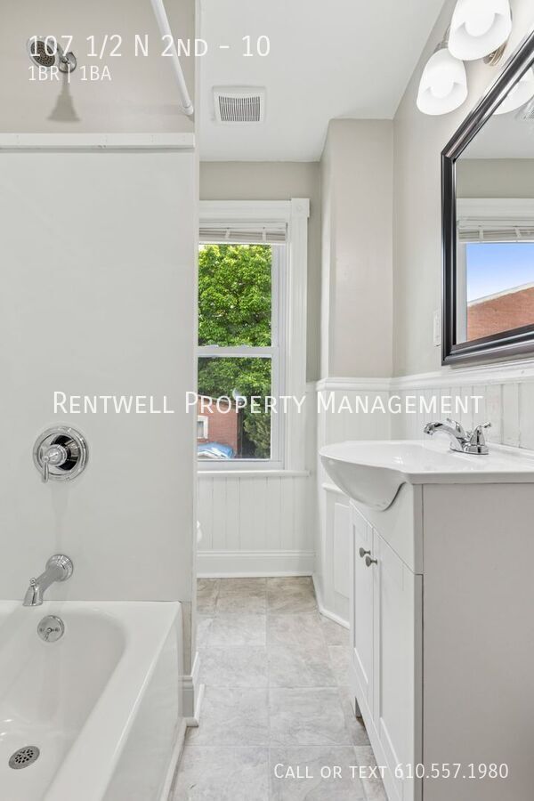 Building Photo - 107 1/2 N 2nd-10