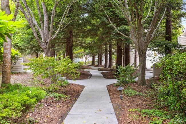 Building Photo - Charming 2BR / 2BA Condo with Patio & Garage in Half Moon Bay