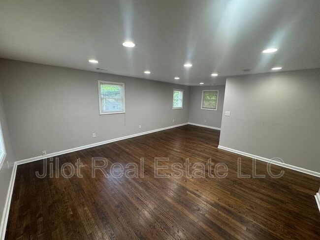 Building Photo - 1370 Clermont Ave