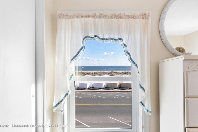 Building Photo - 1211 Ocean Ave N