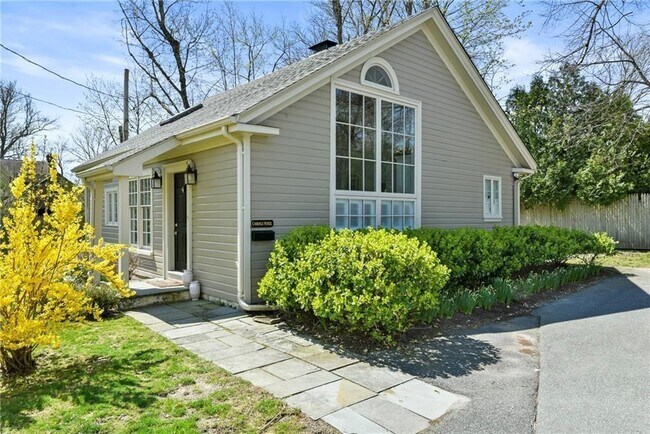 Building Photo - 397 Gibbs Ave