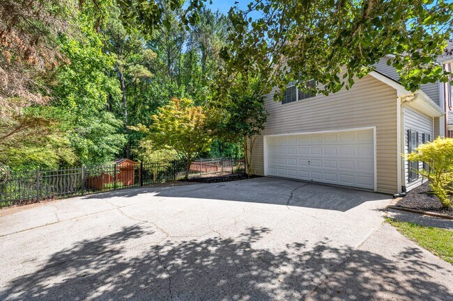 Building Photo - Updated 4BR Home in Northgate District with Huge Back Deck