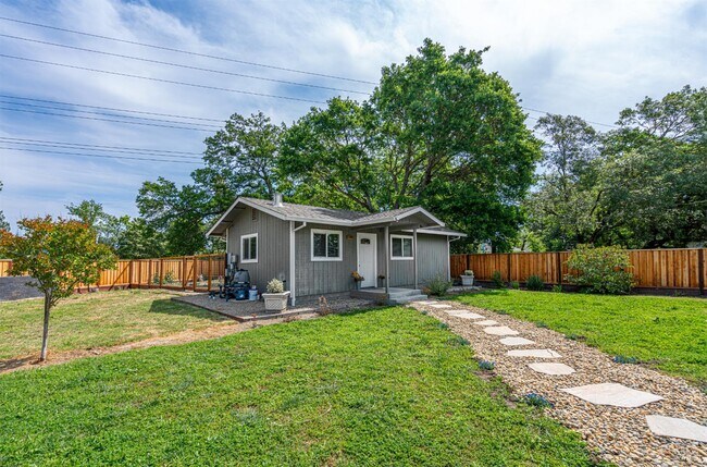 Building Photo - 849 Colleen Dr