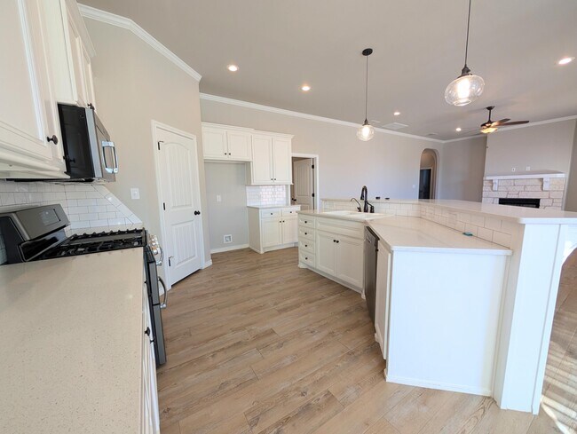 Building Photo - 9609 Hyden Ave