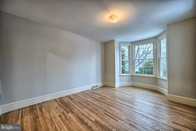 Building Photo - 413 W Louther St