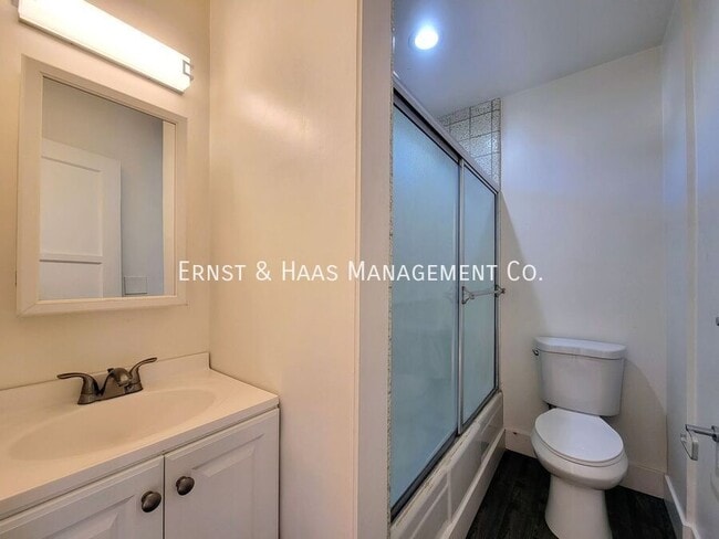 Building Photo - 3735 1/2 Cerritos Ave.-