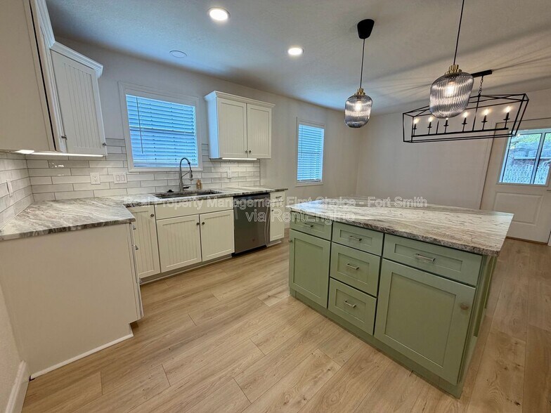 Building Photo - 10107 Old Mill Rd