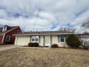 Building Photo - 944 Shady Ln