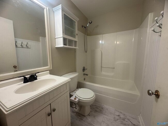 Building Photo - 1808 Oakwood Ave NE