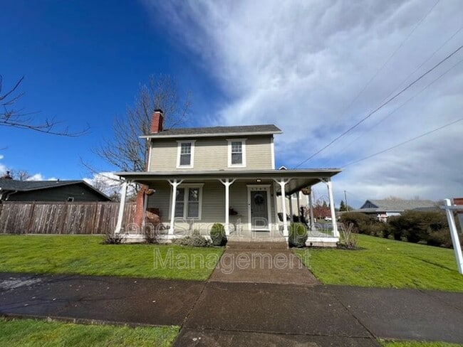 Building Photo - 1745 College St