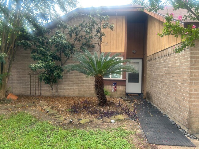 Building Photo - 2717 Elder Rd