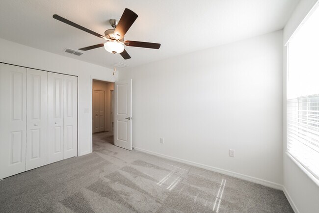 Building Photo - 4230 84th Ct E