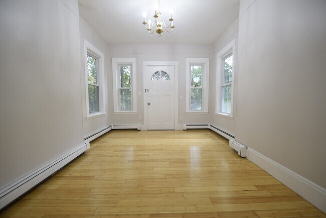 Building Photo - 24 St James St