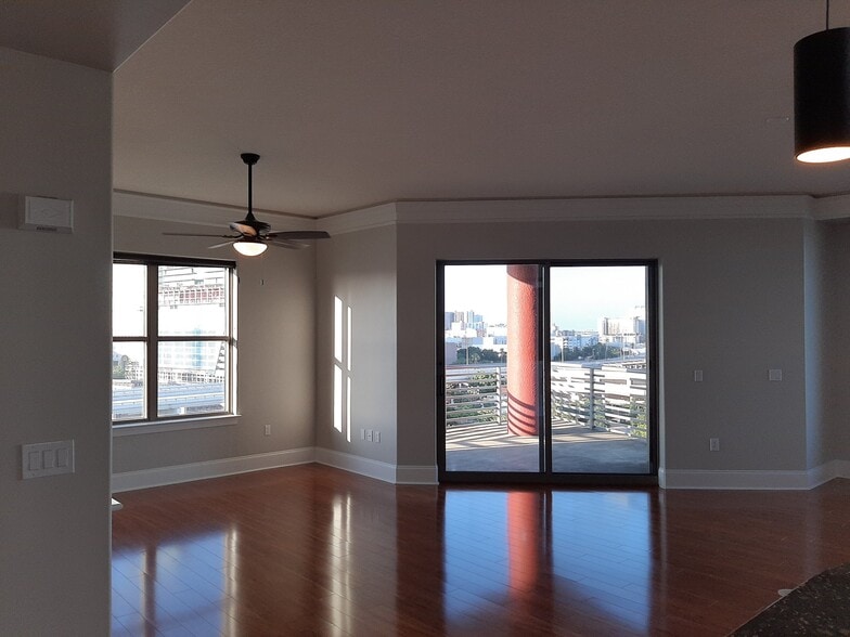 Building Photo - 275 Bayshore Blvd