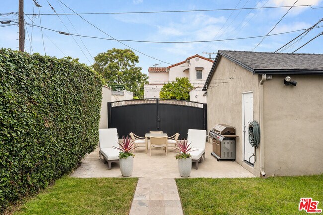 Building Photo - 419 S Almont Dr