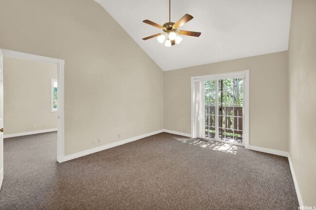 Building Photo - 340 Rainbow Ln