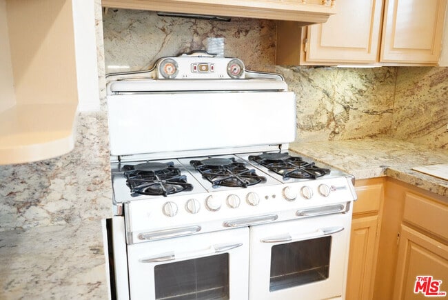 Building Photo - 8361 Blackburn Ave