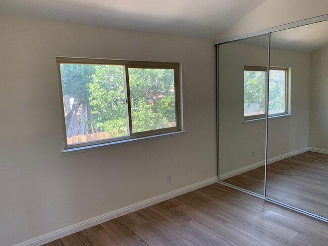 Building Photo - Charming Two-Story Home in Vista with Spac...