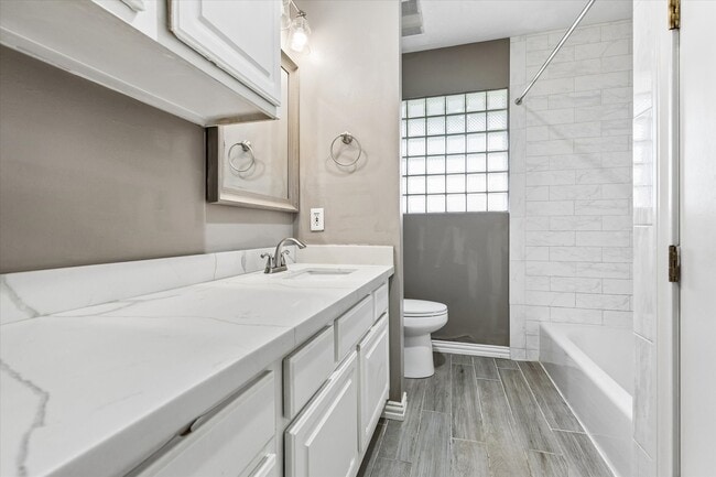Building Photo - 4509 Libbey Dr