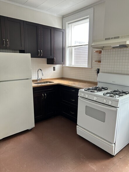 Primary Photo - 141 Franklin Ave