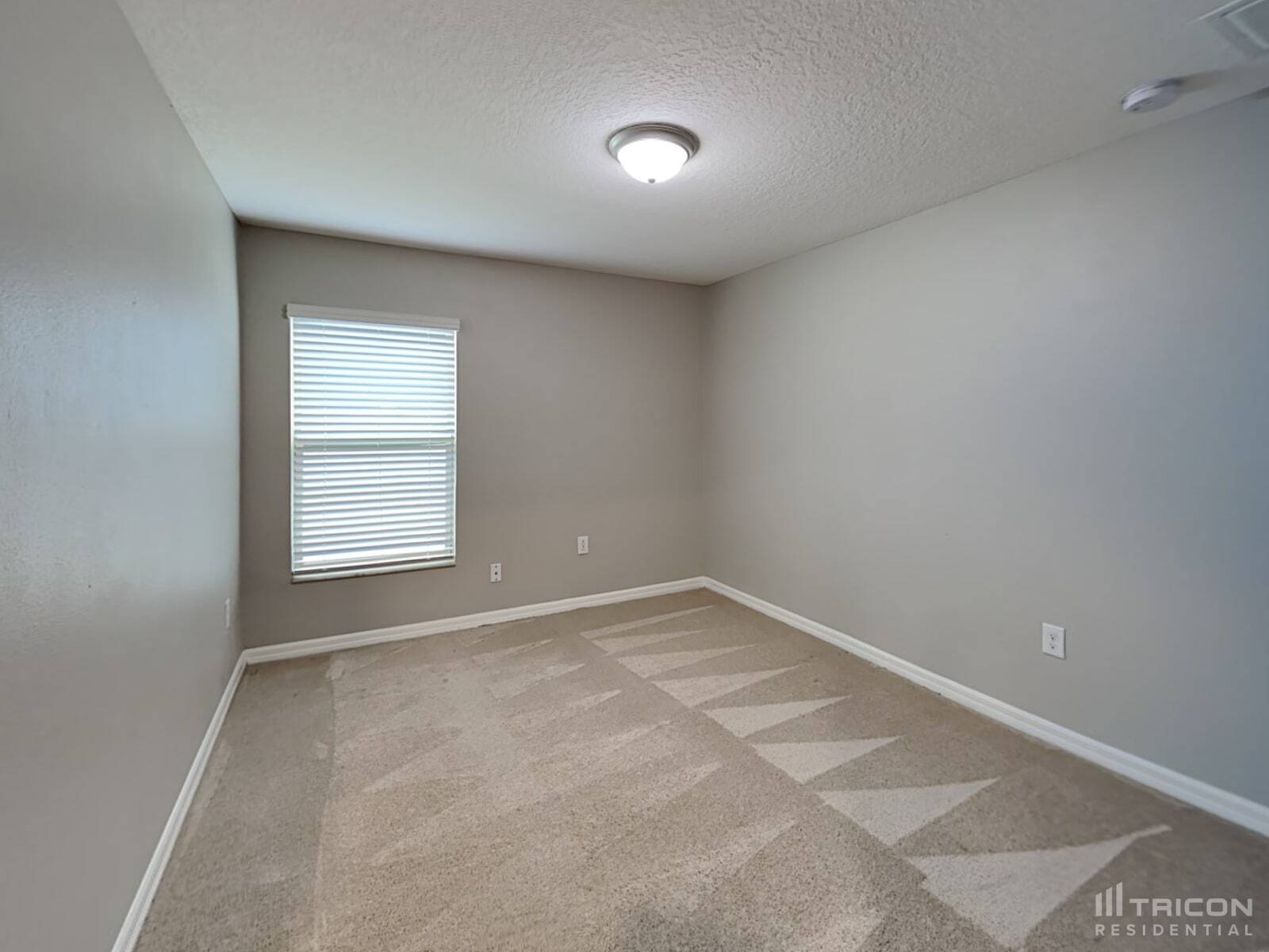 Building Photo - 9701 Sage Creek Dr