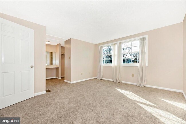 Building Photo - 7167 Glenmeadow Ct