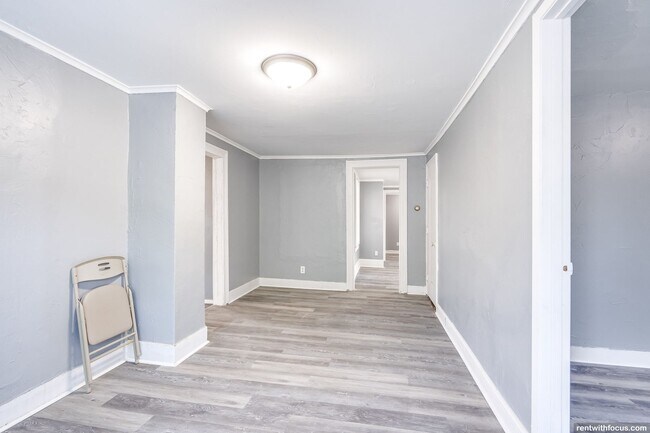 Building Photo - 547 Ceape Ave