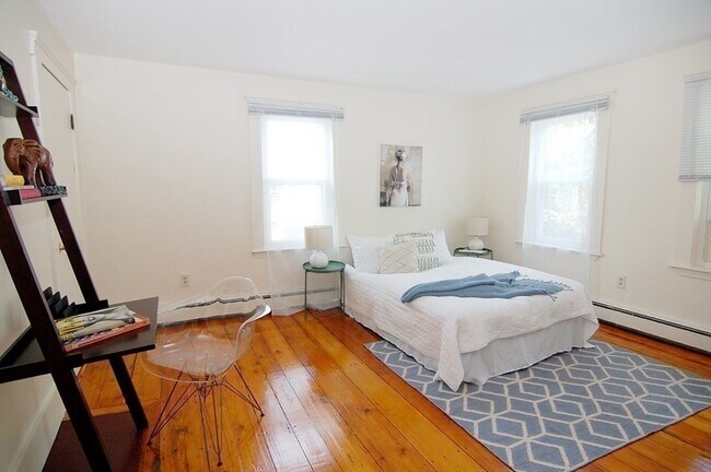 Building Photo - 106 Otis St