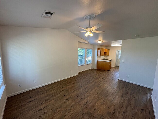 Building Photo - 1897