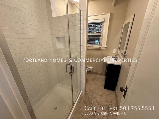 Building Photo - 6533 S Virginia Ave