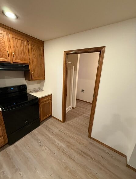 Kitchen - 1021 Rolling Meadows Dr