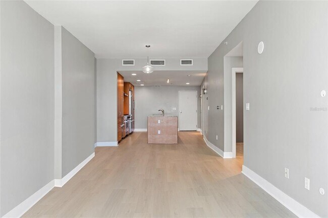 Building Photo - 1208 E Kennedy Blvd