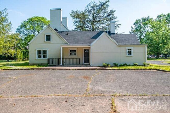 Building Photo - 55 Devon Rd