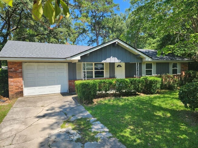 Building Photo - *Available Now* Remodeled 3 Bedroom 2 Full bath home in great area in the Hesse K8 School District!!