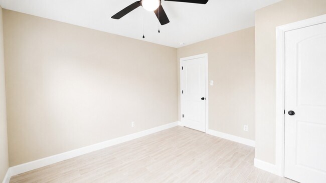 Building Photo - 1206 Pinewood Ln