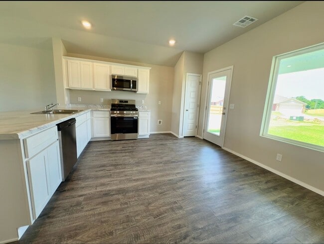 Building Photo - Newly Built 3 Bedroom House