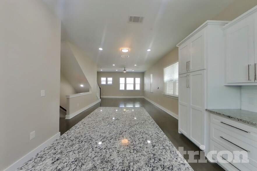 Building Photo - 209 S Village Way