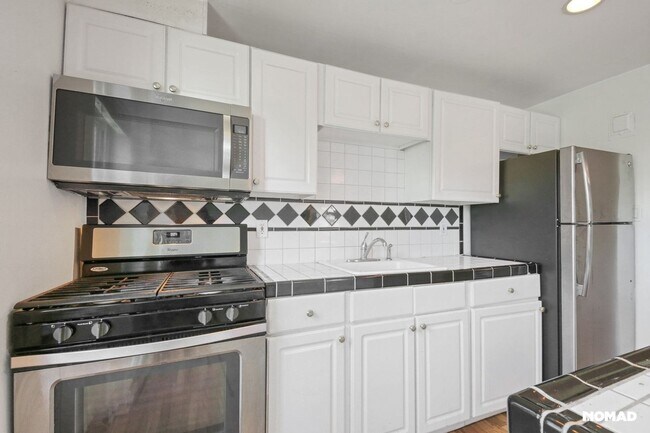 Building Photo - Charming 2BR Condo in Denver