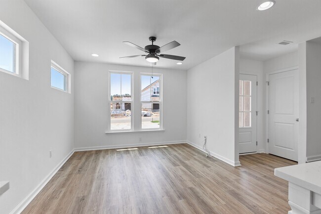 Building Photo - 1363 Landon Hills Dr